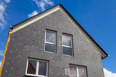 Guide complet pour réussir la pose de bardage sur votre façade